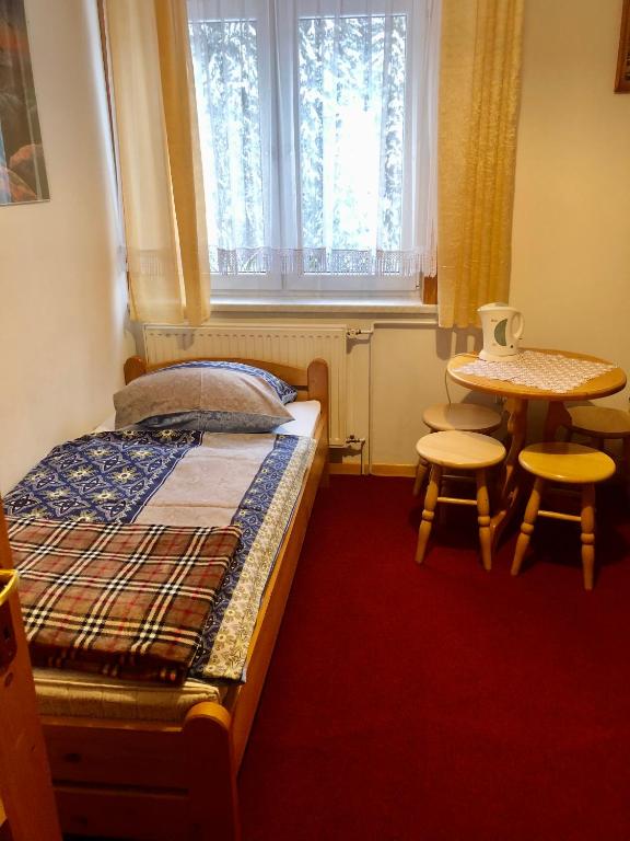 Łóżko lub łóżka w pokoju w obiekcie U Sobali