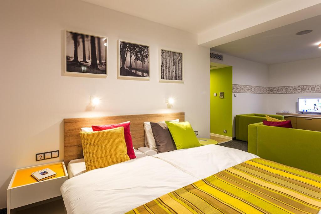 Hotel Compliment - One-Bedroom Apartment