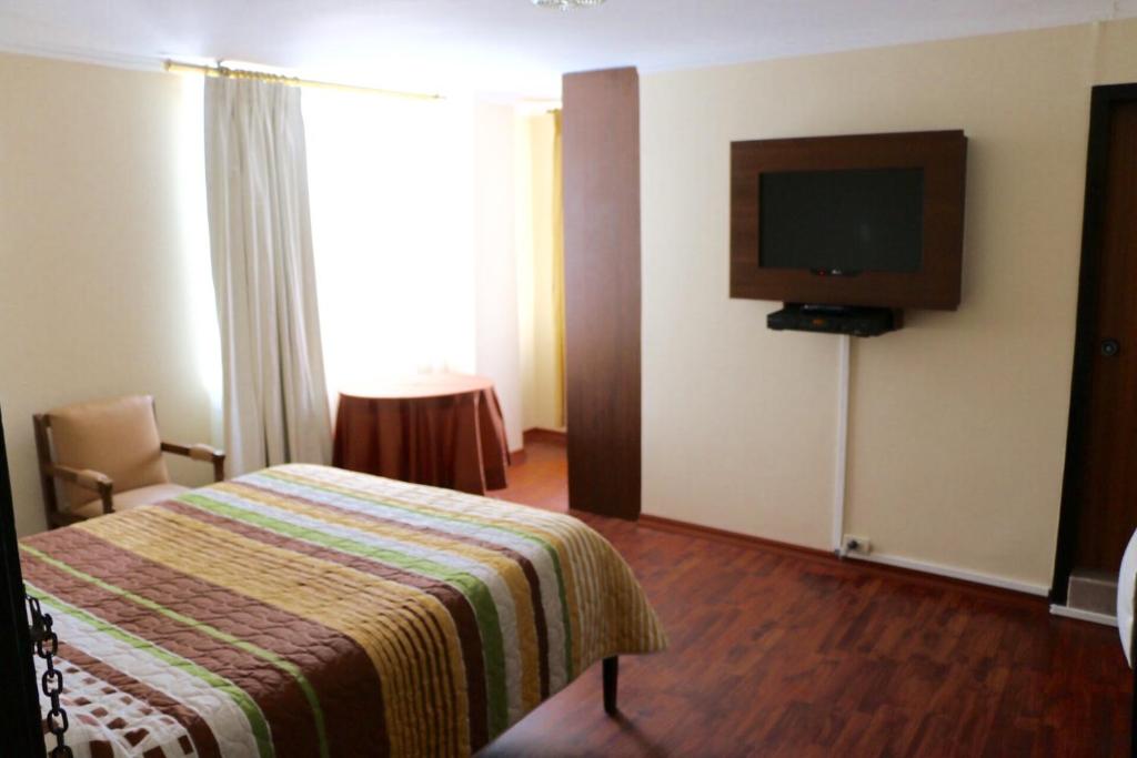 TV a/nebo společenská místnost v ubytování Hotel 6 De Diciembre