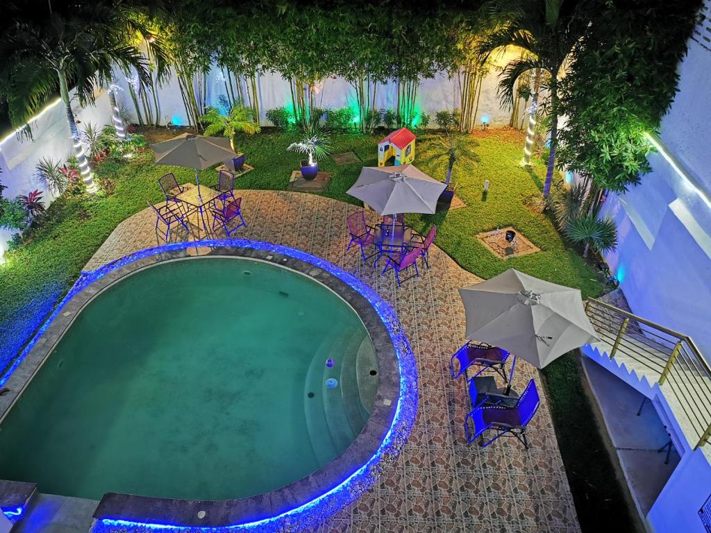 Bazén v ubytování Hotel Real Mercedes nebo v jeho okolí