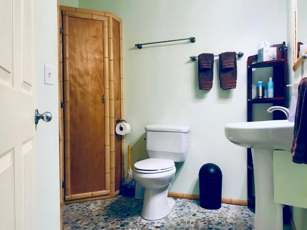 Ein Badezimmer in der Unterkunft Ala Kai Bed and Breakfast