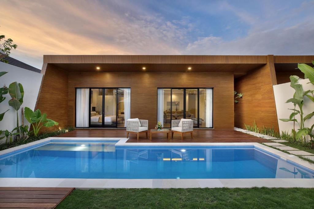 Bazén v ubytování The Claremont Luxury Villas nebo v jeho okolí