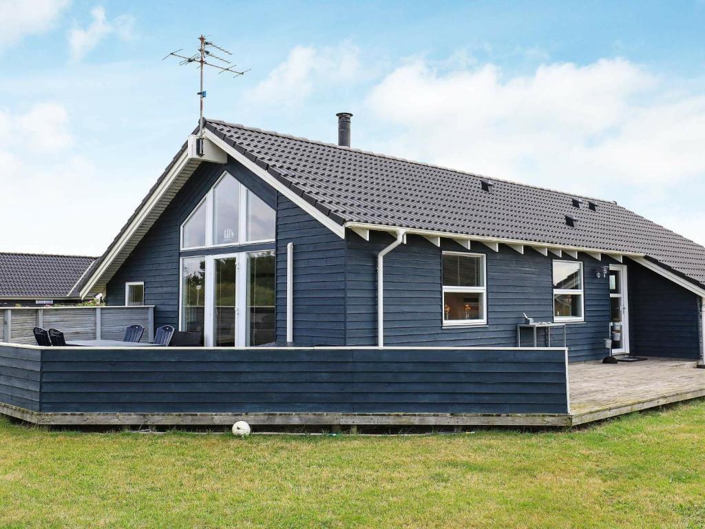 Gallery image of 8 person holiday home in Harbo re in Harboør