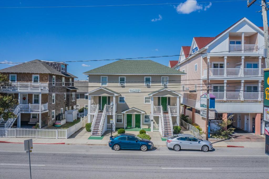 Boardwalk Terrace - Three-Bedroom Apartment With City View