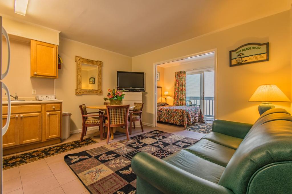 Boardwalk Terrace - Two-Bedroom Apartment With Balcony
