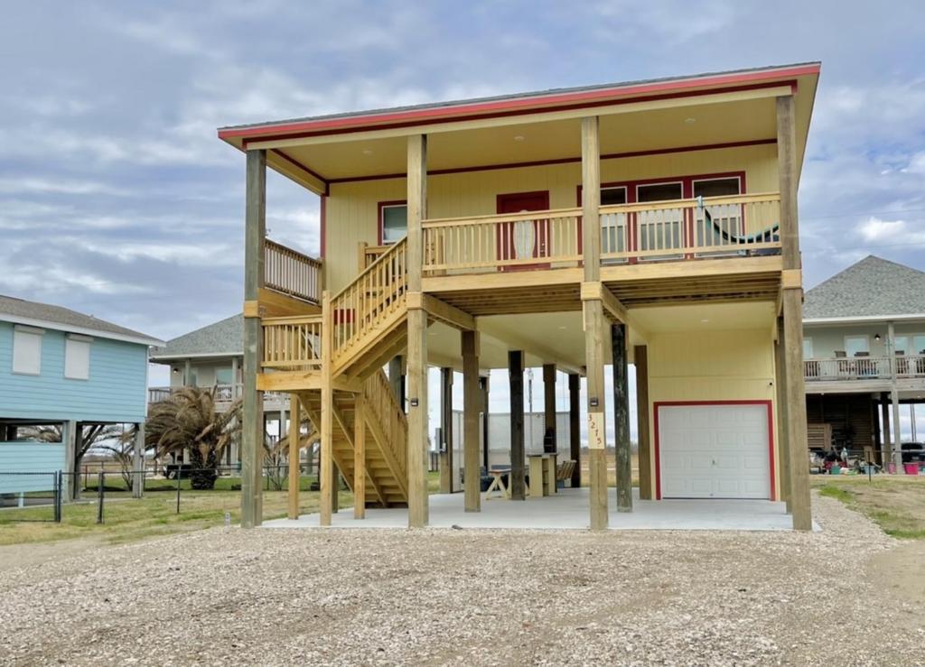 een groot huis met een terras erop bij Palm Paradise home in Bolivar Peninsula