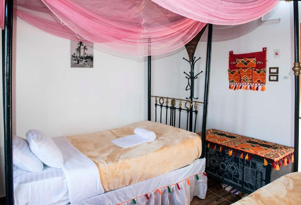 Llit o llits en una habitació de Old Nubian guest house