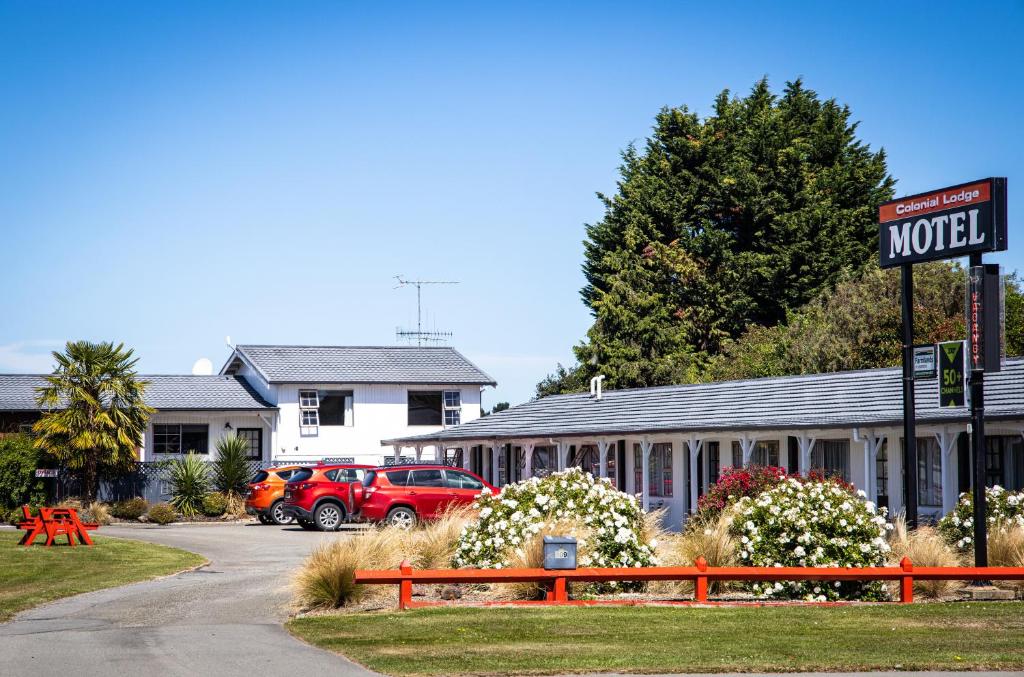 Colonial Lodge Motel - Resim 9