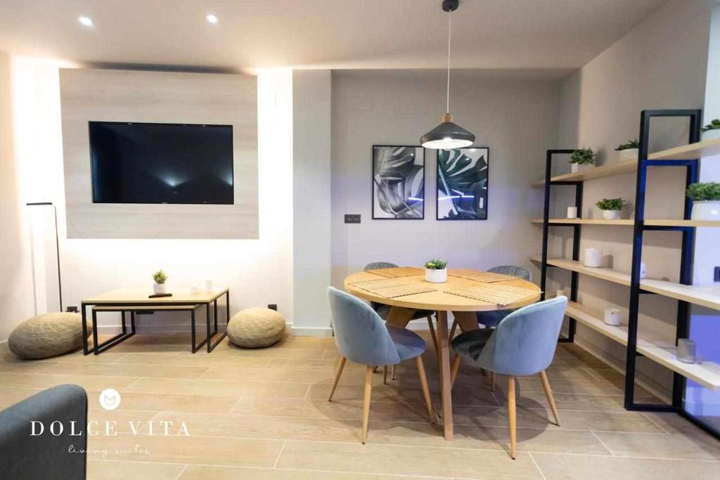 En tv och/eller ett underhållningssystem på Apartamento Roma living suite en Vila real