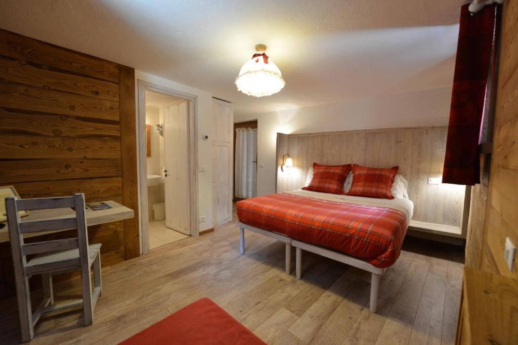 Postel nebo postele na pokoji v ubytování Hotel Petit Dahu - Chambres et Restaurant