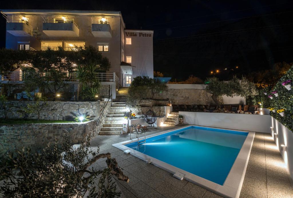 Bazén v ubytování Villa Petra Apartment with private pool nebo v jeho okolí