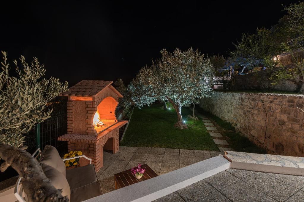 Zahrada ubytování Villa Petra Apartment with private pool