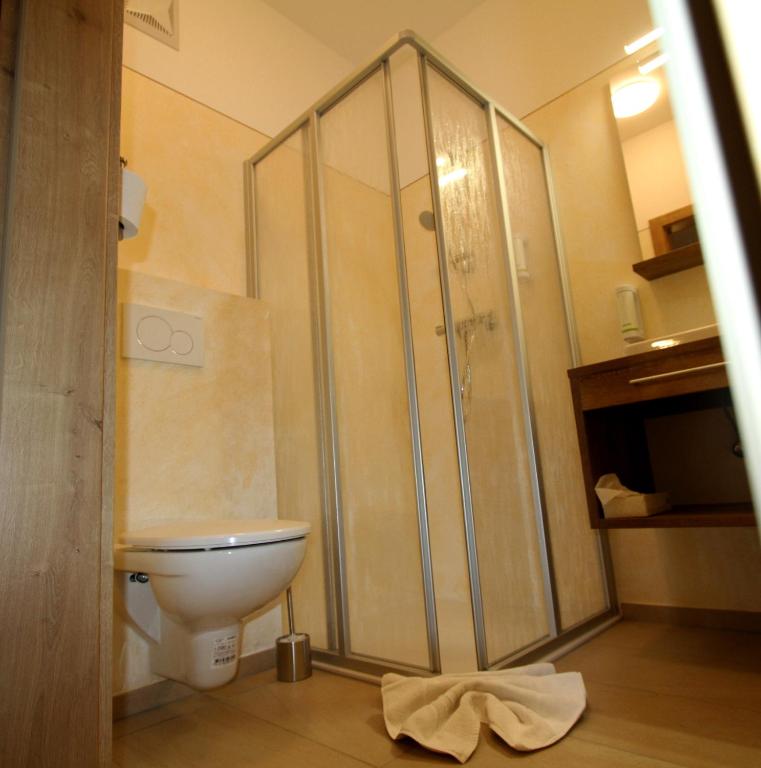 Koupelna v ubytování Alpenhotel Ensmann