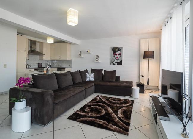 LUXURY PENTHOUSE APARTMENT WITH 3 Balconies -2 BEDROOMS & PETRUS VIEW - Hizvo