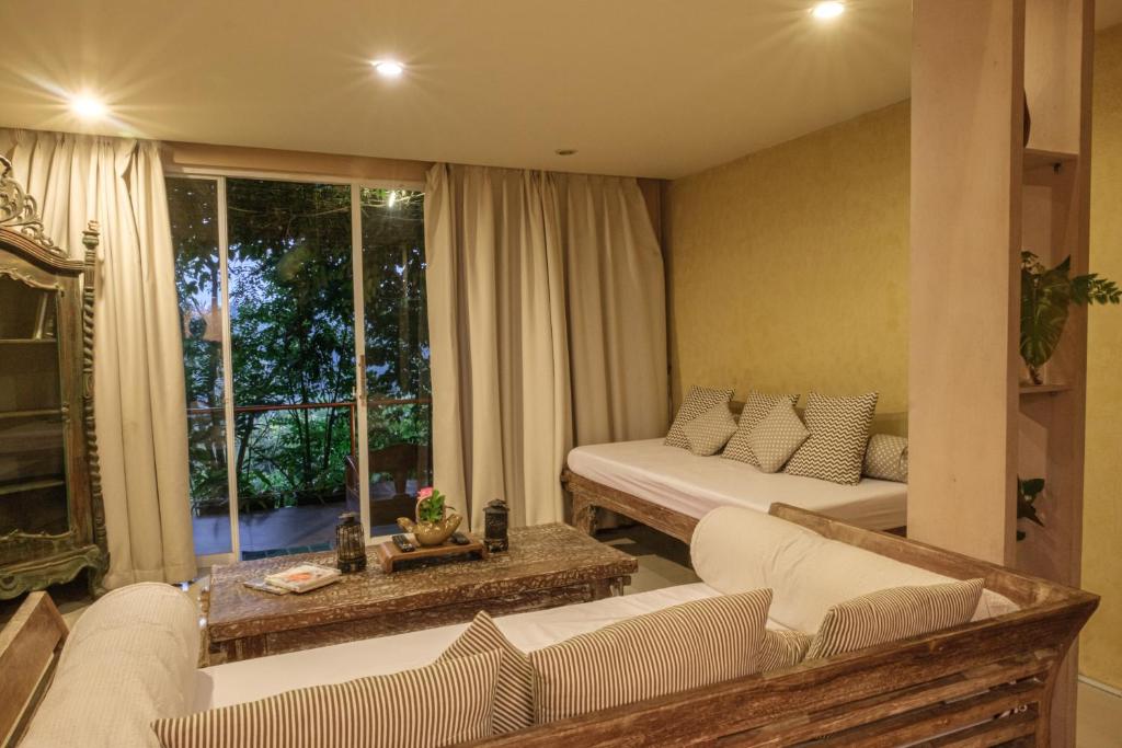 Ruth's Bed & Breakfast - Deluxe King Studio