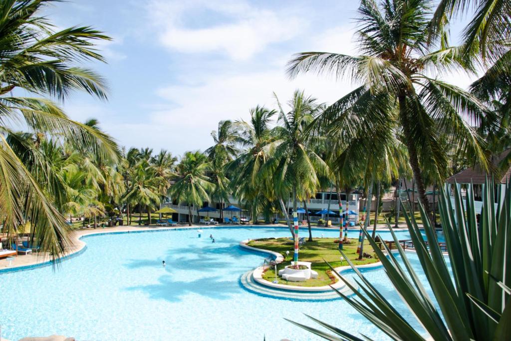 Bazén v ubytování PrideInn Flamingo Beach Resort & Spa Mombasa nebo v jeho okolí