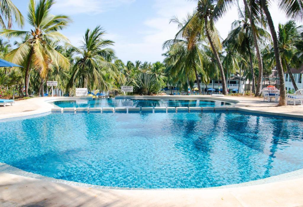 Bazén v ubytování PrideInn Flamingo Beach Resort & Spa Mombasa nebo v jeho okolí