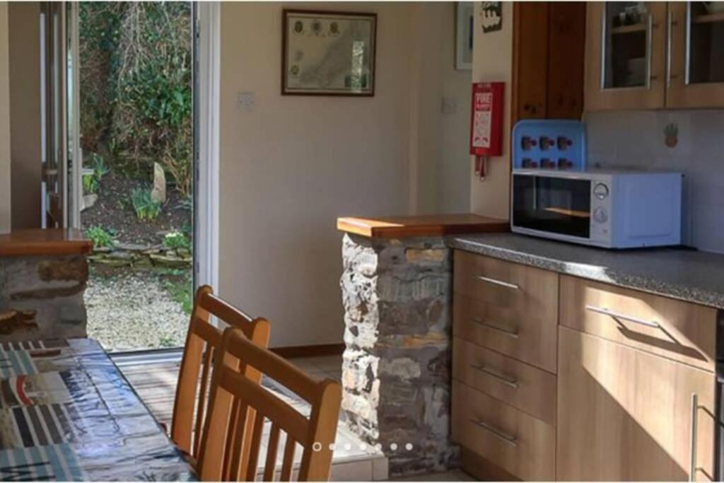 Thyme cottage with hot tub and parking Padstow Cornwall SATURDAY CHANGE 7 DAY STAYS ONLY