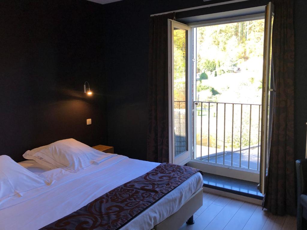 Postel nebo postele na pokoji v ubytování Hotel La Librairie