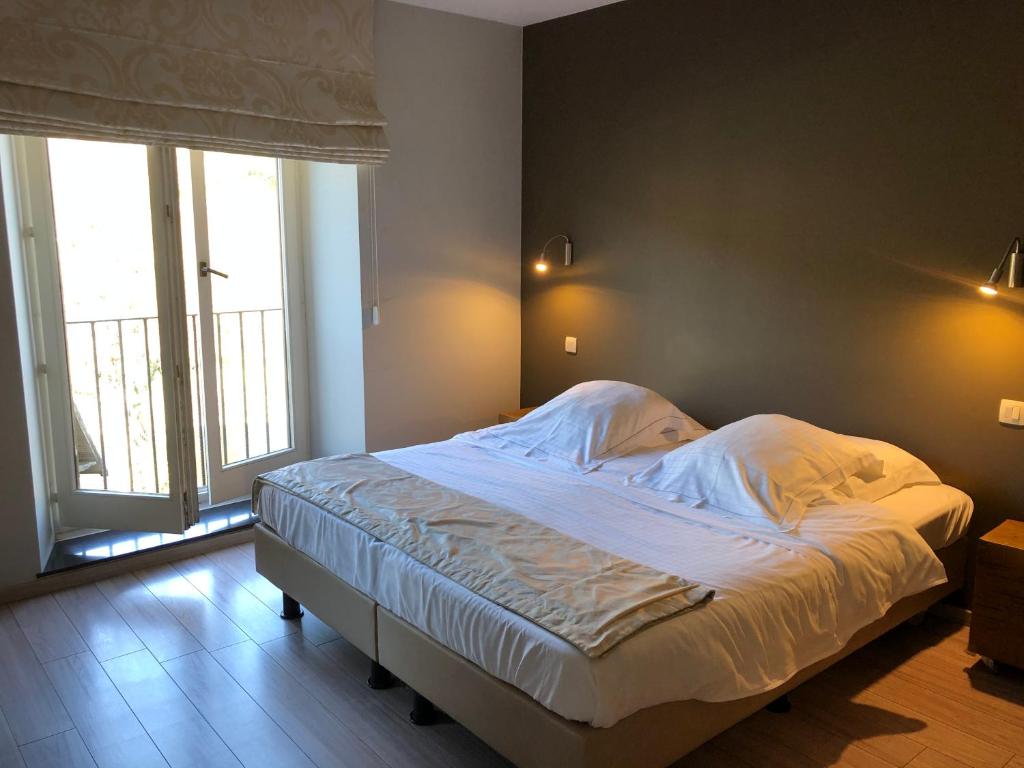 Postel nebo postele na pokoji v ubytování Hotel La Librairie