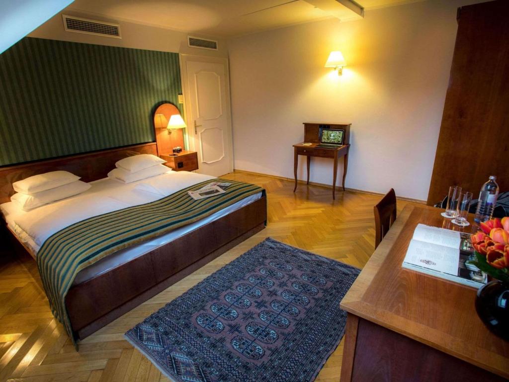 Postel nebo postele na pokoji v ubytování Mercure Grand Hotel Biedermeier Wien