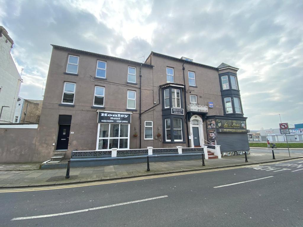 The Honley hotel - Resim 6