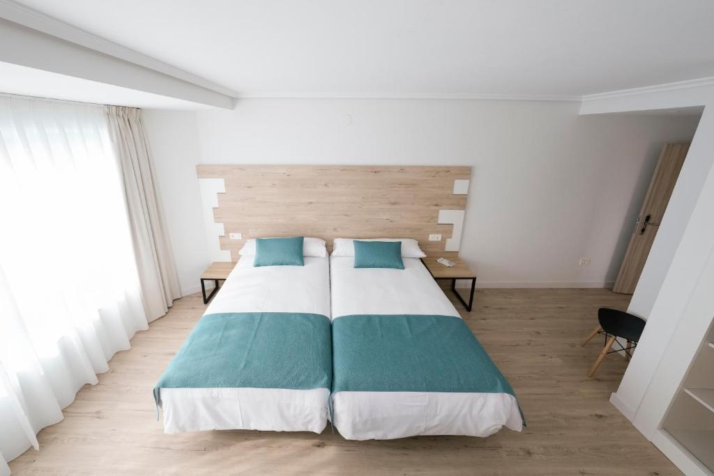 Posteľ alebo postele v izbe v ubytovaní Hotel VIDA Finisterre Centro