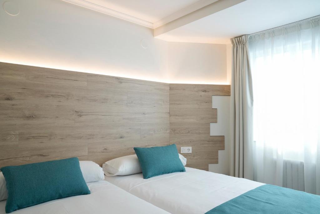 Posteľ alebo postele v izbe v ubytovaní Hotel VIDA Finisterre Centro