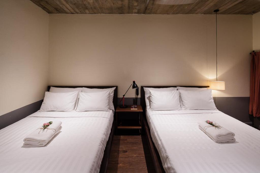 Una cama o camas en una habitación de The Note Dalat