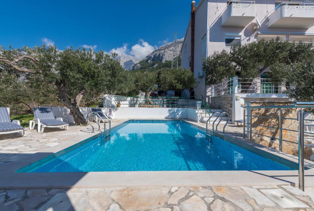 Bazén v ubytovaní Apartment Glavina with heated pool alebo v jeho blízkosti