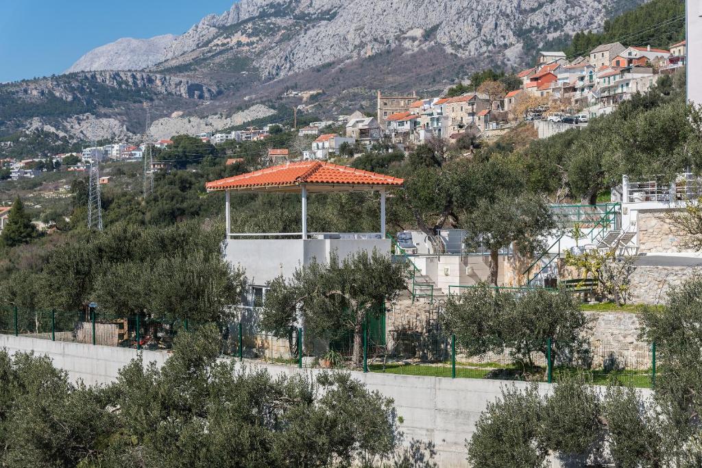 Výhľad na hory alebo výhľad na hory priamo z apartmánu