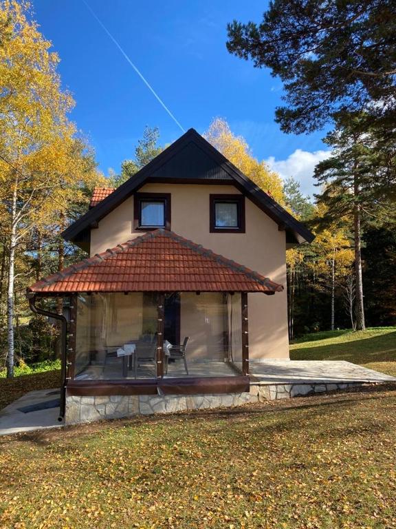 Zgradba, v kateri se nahaja apartma