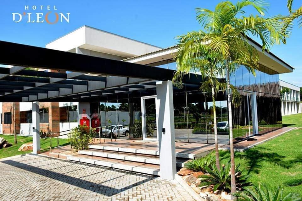  Hotel D'Leon