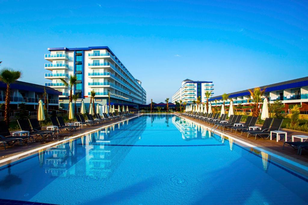 The swimming pool at or close to Eftalia Marin Resort