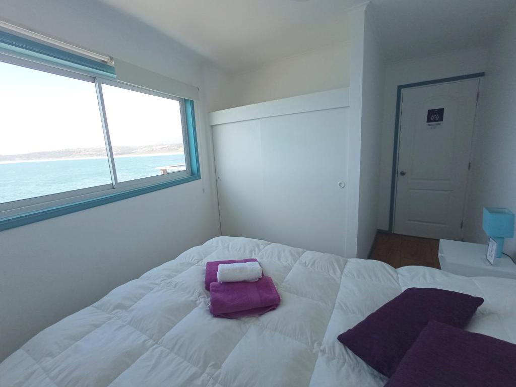 Postel nebo postele na pokoji v ubytování Bahía Luz Hostal