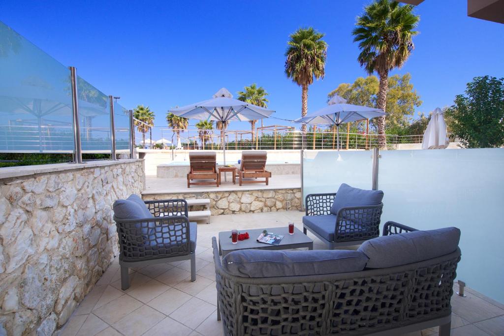 Bazén v ubytování Ionian Emerald Resort nebo v jeho okolí