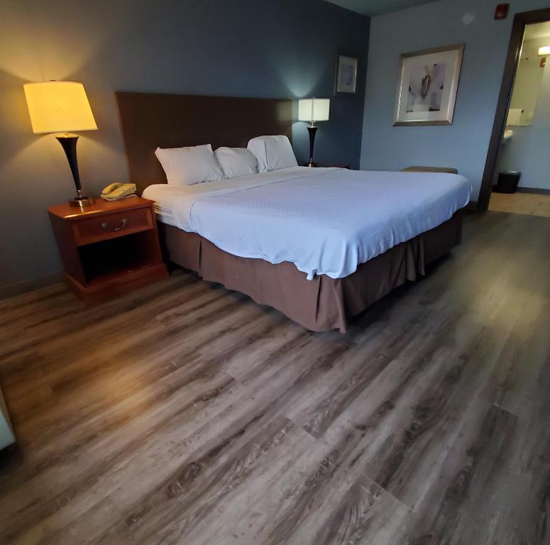 Motel 75 Monroe - King Room - Non-Smoking