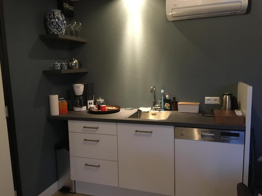 Kuchyň nebo kuchyňský kout v ubytování B&B De Kamer