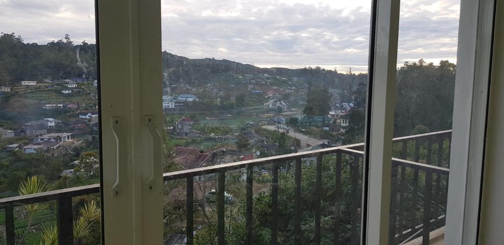 Nespecifikovaný výhled na hory nebo výhled na hory při pohledu z hotelu