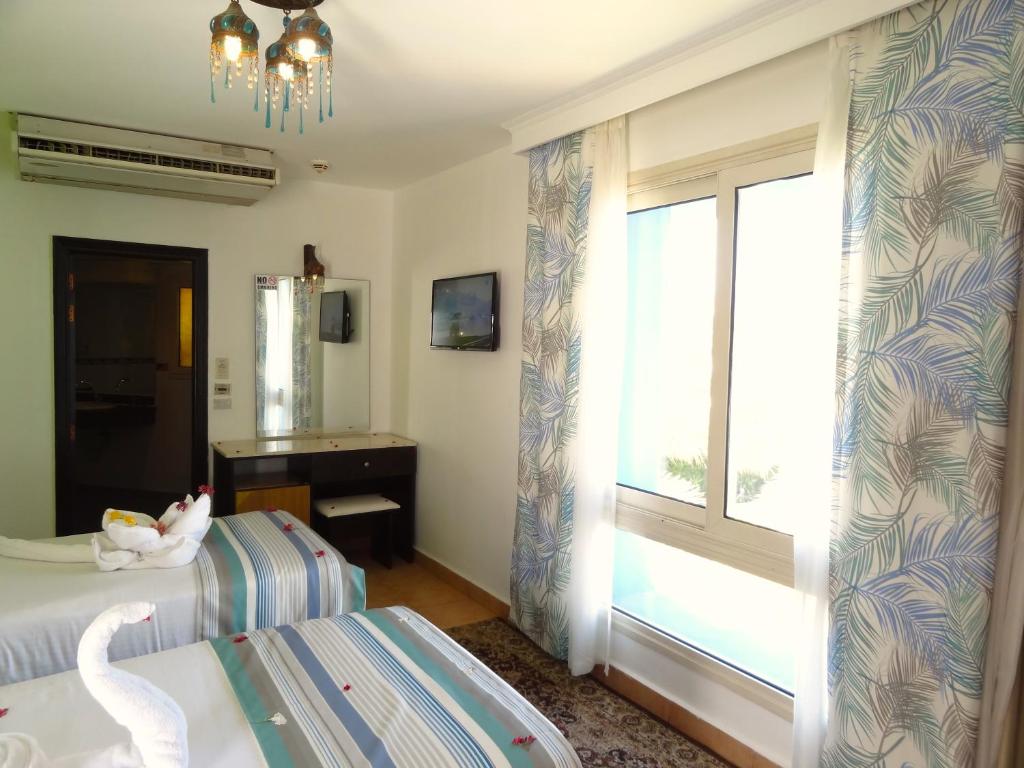 Postel nebo postele na pokoji v ubytování Naama Blue Hotel
