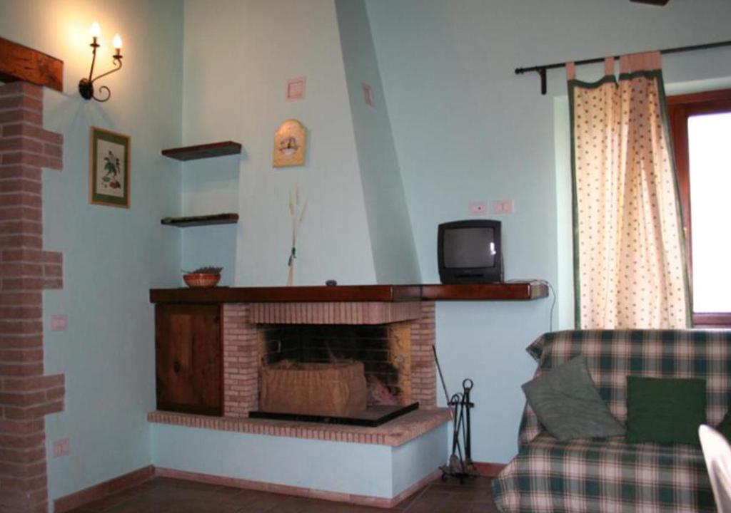 TV a/nebo společenská místnost v ubytování Borgo Di Fonni