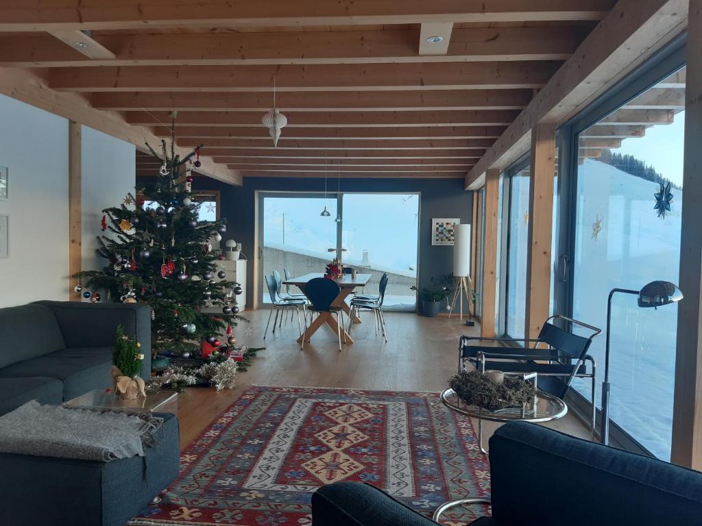 Posezení v ubytování Alpine Dream Chalet with Spa close to Lake Geneva
