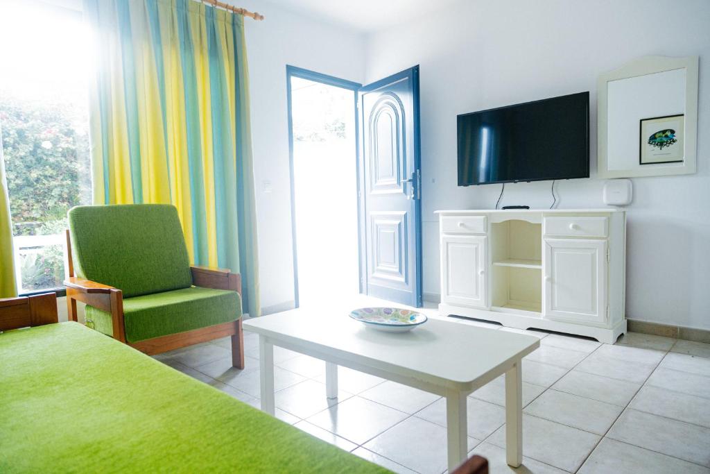 TV a/nebo společenská místnost v ubytování Mar Azul Playa