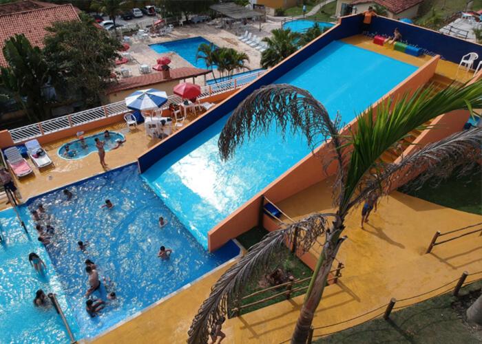 an overhead view of a swimming pool at a resort at Hotel Fazenda Pintado na Brasa in Guararema