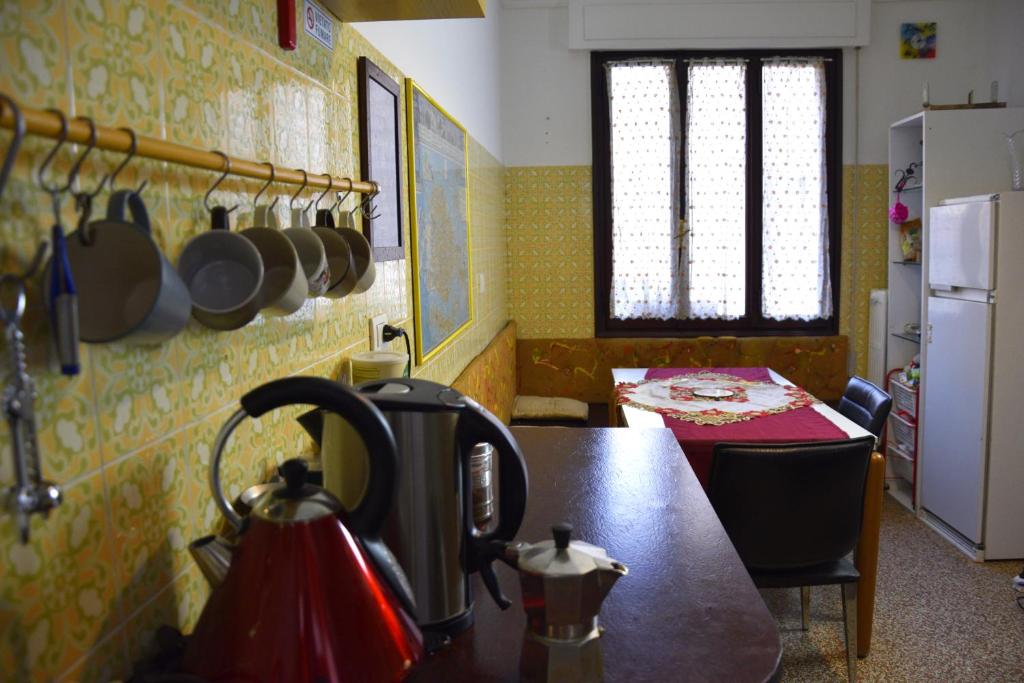 Kuchyň nebo kuchyňský kout v ubytování Venice Rainbow Apartment San Marco