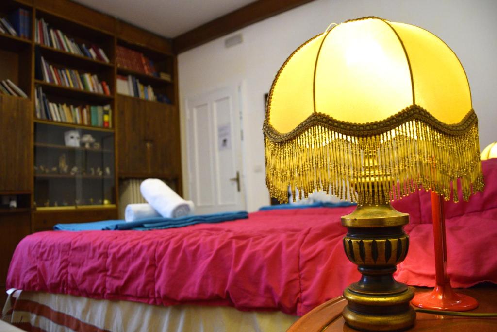 Postel nebo postele na pokoji v ubytování Venice Rainbow Apartment San Marco
