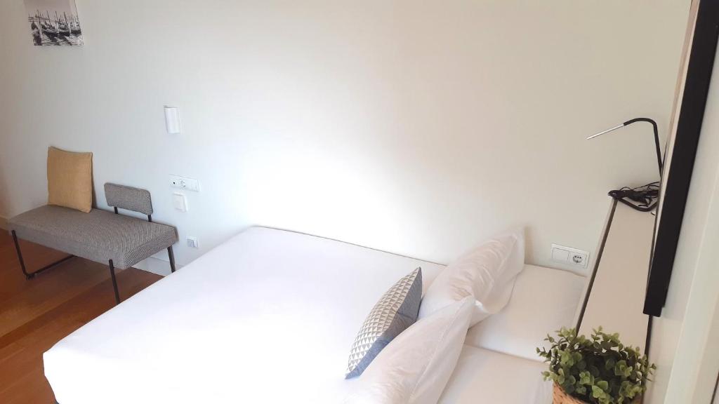 Posteľ alebo postele v izbe v ubytovaní SEAFRONT LUXURY STUDIO - by www,SanSebastianApartments,es