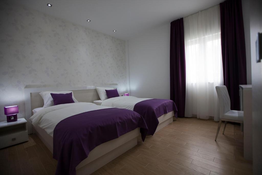 Postel nebo postele na pokoji v ubytování Rooms Ino