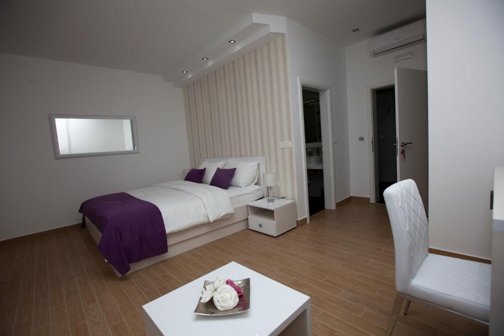Postel nebo postele na pokoji v ubytování Rooms Ino