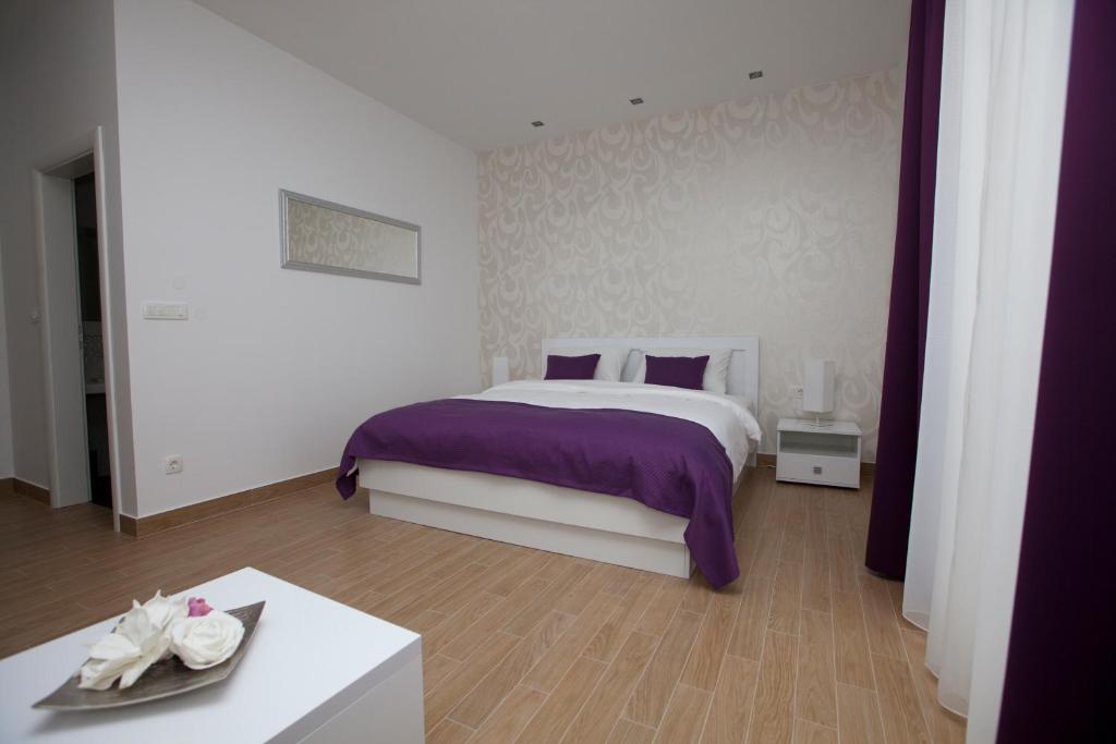 Postel nebo postele na pokoji v ubytování Rooms Ino